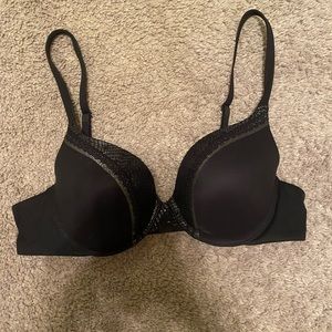 Victoria’s Secret Body Bra. Size 36B.